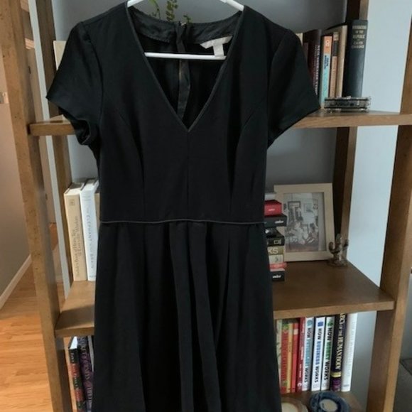Banana Republic Dresses & Skirts - Black Banana Republic Mini Dress Size 4